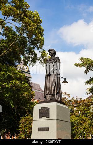 Statua della baronessa Margaret Thatcher MP. Prima donna primo ministro del Regno Unito. Grantham, Lincolnshire, Inghilterra. 11th settembre 2022 Foto Stock