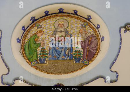 Immagine di un bell'affresco religioso a Bratislava, Slovacchia Foto Stock