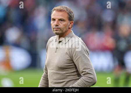 ROTTERDAM, PAESI BASSI - 11 SETTEMBRE: Allenatore capo Maurice Steijn di Sparta Rotterdam durante la partita olandese di Eredivie tra Feyenoord e Sparta Rotterdam al de Kuip il 11 settembre 2022 a Rotterdam, Paesi Bassi (Foto di Herman Dingler/Orange Pictures) Foto Stock