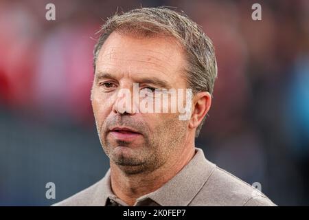 ROTTERDAM, PAESI BASSI - 11 SETTEMBRE: Allenatore capo Maurice Steijn di Sparta Rotterdam durante la partita olandese di Eredivie tra Feyenoord e Sparta Rotterdam al de Kuip il 11 settembre 2022 a Rotterdam, Paesi Bassi (Foto di Herman Dingler/Orange Pictures) Foto Stock