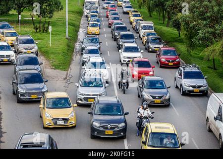 Bogotà Colombia, Avenida El Dorado Calle 26, collo di bottiglia che unisce auto nelle ore di punta, SUV, motocicli colombiani ispanici Foto Stock
