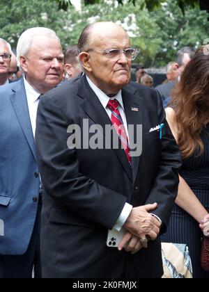 11 settembre 2022, New York, New York, USA: 11 settembre 2022 NEW YORK.Twenty-First Annual Ground Zero Memorial per tutti coloro che sono stati persi il 9/11...ex sindaco di New York Rudy Guiliani. (Credit Image: © Bruce Cotler/ZUMA Press Wire) Foto Stock