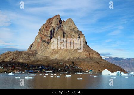 Vista sulla città groenlandese di Uummannaq Foto Stock