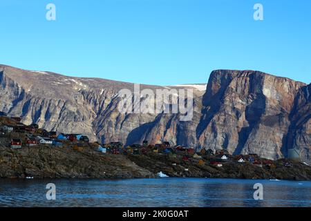 Vista sulla città groenlandese di Uummannaq Foto Stock