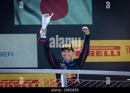 IWASA Ayumu (jpn), DAMS, Dallara F2, ritratto, podio durante il 13th° round del Campionato FIA di Formula 2 2022, dal 9 al 11 settembre 2022 sull'Autodromo Nazionale di Monza, a Monza, Italia - Foto: Sebastian Rozendaal/DPPI/LiveMedia Foto Stock