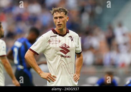 Foto Spada/LaPresse 10 settembre 2022 - Milano , Italia - sport, calcio - Inter vs Torino - Campionato italiano di calcio Serie A TIM 2022/2023 - Stadio San Siro. Nella foto: Mergim Vojvoda (Torino FC); 10 settembre 2022 Milano , Italia - sport, calcio - Inter vs Torino - Serie A Football Championship 2022/2023 - Stadio San Siro . Nella foto: Mergim Vojvoda (Torino FC); Foto Stock