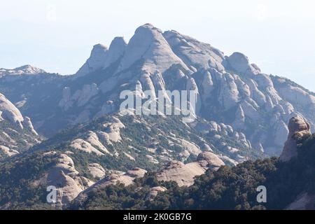 Catena montuosa di picco . Spettacolare scenario montano al mattino Foto Stock