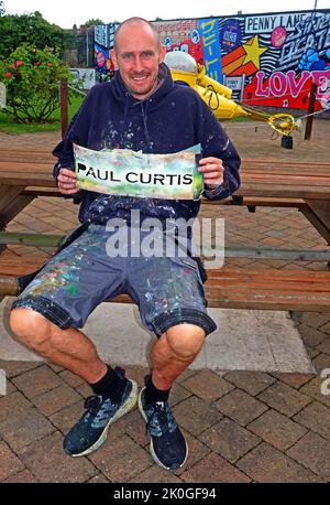 Nuovo dipinto murale dell'artista Paul Curtis sull'estremità gable del Penny Lane Development Trust, Liverpool, L18 John Lennon & Paul McCartney dei Beatles Foto Stock