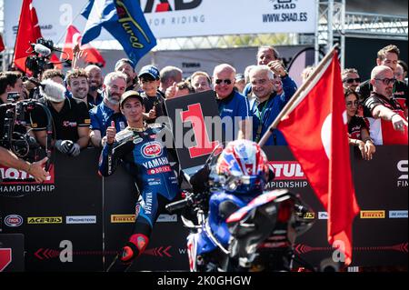 Circuit de Nevers Magny-Cours, Magny-Cours, Francia, 11 settembre 2022, N°1 Toprak Razgatlioglu TUR Yamaha YZF R1 Pata Yamaha con Brixx WorldSBK durante il Pirelli French Round 7 - Race2 - World Superbike - SBK Foto Stock