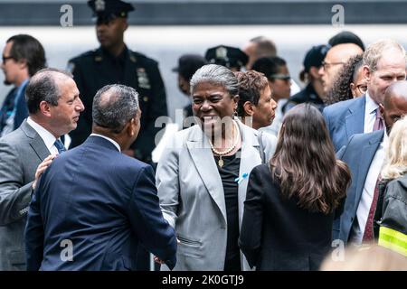 New York, NY - 11 settembre 2022: L'Ambasciatore, Rappresentante permanente degli Stati Uniti d'America per l'ONU Linda Thomas-Greenfield, partecipa alla commemorazione del 21st° anniversario del 9/11 Memorial al WTC Foto Stock