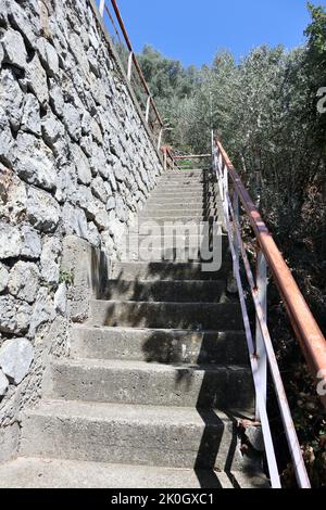 Furore - Scalinata all'interno del sentiero di salita Pedala Foto Stock