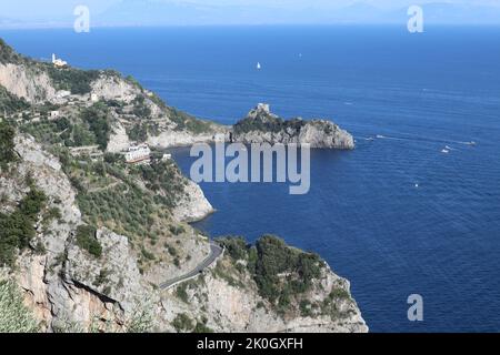 Furore - Torre di Conca dalla litoranea Foto Stock