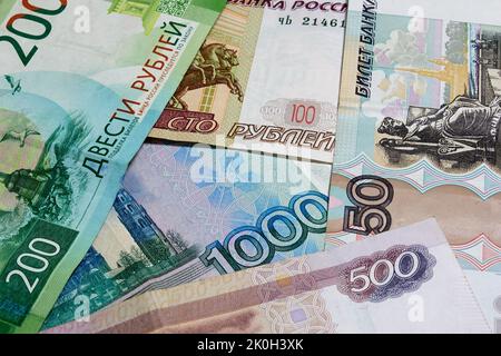 Primo piano in denaro russo, ruble banconote dalla Russia Foto Stock