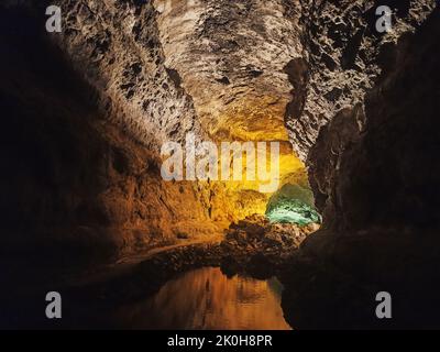 Un bellissimo scatto di spettacolare effetto ottico alla Grotta dei Verdi Foto Stock