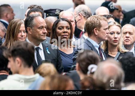 New York, New York, Stati Uniti. 11th Set, 2022. Il Procuratore Generale Letitia James partecipa alla commemorazione del 21st° anniversario del 9/11 Memorial al WTC. Alla cerimonia hanno partecipato il Vice Presidente degli Stati Uniti Kamala Harris, il secondo Gentleman Doug Emhoff, i Governatori di New York e New Jersey Kathy Hochul e Phil Murphy, nonché molti politici locali. Per tradizione, alla cerimonia non parlano figure politiche. (Credit Image: © Lev Radin/Pacific Press via ZUMA Press Wire) Foto Stock