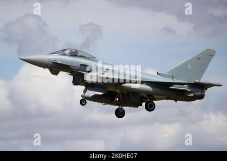 Fairford, Regno Unito, 14th luglio 2022, Un Eurofighter tedesco Typhoon arriva per il RIAT Royal International Air Tattoo, Foto Stock