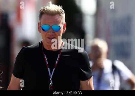 Monza, Italia. 11th Set, 2022. Gordon Ramsay nel paddock prima del Gran Premio d'Italia F1, Credit: Marco Canoniero/Alamy Live News Foto Stock