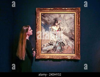 Londra UK 12 set 2022 Giovanni Boldini (1842-1931) Ballerine Spagnole al Moulin Rouge olio su tela dipinta intorno al 1905 stima: USD $1.500.000 - 2.000.000 in vendita per beneficenza durante quattro giorni e la sera Vendite Inc New York dal 20 al 23 ottobre. Paul Quezada-Neiman/Alamy Live News Foto Stock