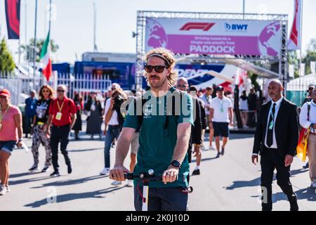 MONZA, Italia, 11 settembre 2022;# 5, Sebastian VETTEL, GER, Aston Martin Formula 1 team, Aston Martin AMR22 Mercedes, durante la Formula uno, F1, italiano Foto Stock