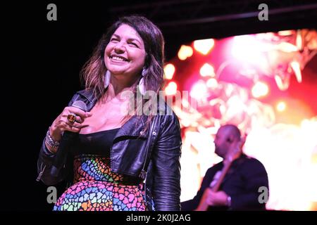 Montesilvano, Italia. 10th Set, 2022. Cristina D'avena, indiscussa regina delle canzoni italiane a tema dei cartoni animati, si esibisce in concerto durante la fiera comica 'Pescara Comix' (Foto di Elena Vizzoca/Pacific Press) Credit: Pacific Press Media Production Corp./Alamy Live News Foto Stock