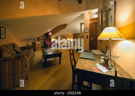 Gli interni del Romantik Hotel Villa Novecento a Courmayeur, Valle d'Aosta, Italia, Europa Foto Stock