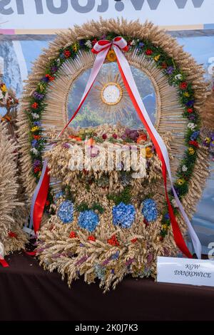 Wilamowice, Slesia Polonia - 11 settembre 2022: Festa diocesana-regionale-comune del raccolto a Wilamowice (Dozynki Diecezjalno-Powiatowo-Gminne Foto Stock