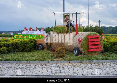 Wilamowice, Slesia Polonia - 11 settembre 2022: Festa diocesana-regionale-comune del raccolto a Wilamowice (Dozynki Diecezjalno-Powiatowo-Gminne Foto Stock