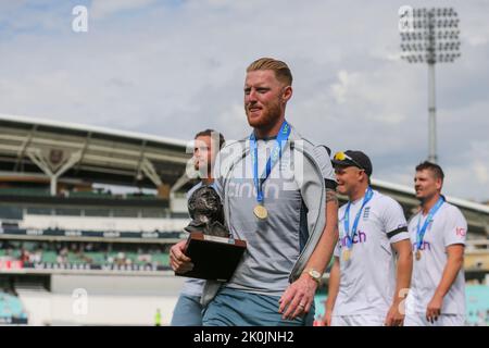 Inghilterra ben Stokes festeggia dopo la terza partita LV= Insurance Test Day 5 di 5 Inghilterra vs Nuova Zelanda al Kia Oval, Londra, Regno Unito, 12th settembre 2022 (Foto di ben Whitley/News Images) Foto Stock