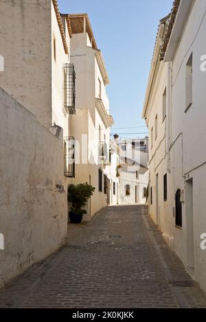 Strade strette di bianco villaggio di Mijas pueblo, Andalusia, provincia di Malaga, Costa del sol, Spagna Foto Stock