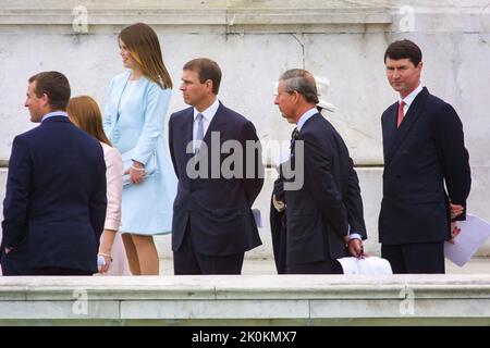 4th giugno 2002 - i membri della Famiglia reale britannica partecipano al Giubileo d'oro della Regina Elisabetta II a Buckingham Palace a Londra Foto Stock