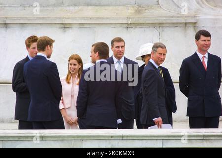 4th giugno 2002 - i membri della Famiglia reale britannica partecipano al Giubileo d'oro della Regina Elisabetta II a Buckingham Palace a Londra Foto Stock