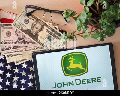 In questa illustrazione, il logo Deere & Company è visualizzato su un tablet. (Foto di Igor Golovniov / SOPA Images/Sipa USA) Foto Stock