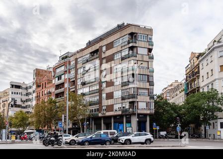 Madrid, Spagna - 16 ottobre 2021: Scena di strada nella zona Avenida of America Foto Stock