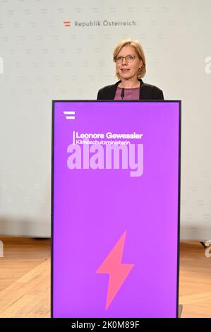 Vienna, Austria. 12th settembre 2022. Presentazione della campagna di risparmio energetico del governo federale nel ministero della protezione del clima con Leonore Gewessler (i Verdi), ministro federale della protezione del clima, dell'ambiente, dell'energia, della mobilità, dell'innovazione e della tecnologia Foto Stock