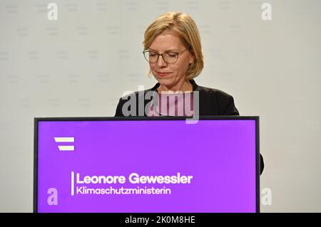 Vienna, Austria. 12th settembre 2022. Presentazione della campagna di risparmio energetico del governo federale nel ministero della protezione del clima con Leonore Gewessler (i Verdi), ministro federale della protezione del clima, dell'ambiente, dell'energia, della mobilità, dell'innovazione e della tecnologia Foto Stock