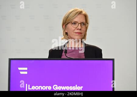 Vienna, Austria. 12th settembre 2022. Presentazione della campagna di risparmio energetico del governo federale nel ministero della protezione del clima con Leonore Gewessler (i Verdi), ministro federale della protezione del clima, dell'ambiente, dell'energia, della mobilità, dell'innovazione e della tecnologia Foto Stock