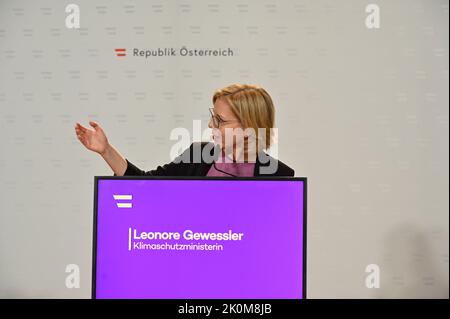 Vienna, Austria. 12th settembre 2022. Presentazione della campagna di risparmio energetico del governo federale nel ministero della protezione del clima con Leonore Gewessler (i Verdi), ministro federale della protezione del clima, dell'ambiente, dell'energia, della mobilità, dell'innovazione e della tecnologia Foto Stock