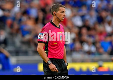 Milano, Italia. 10th, settembre 2022. L'arbitro Giovanni Ayroldi ha visto durante la Serie Un match tra Inter e Torino a Giuseppe Meazza a Milano. (Photo credit: Gonzales Photo - Tommaso Fimiano). Foto Stock