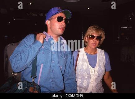 Garth Brooks e la moglie Sandy circa 90's Credit: Ralph Dominguez/MediaPunch Foto Stock