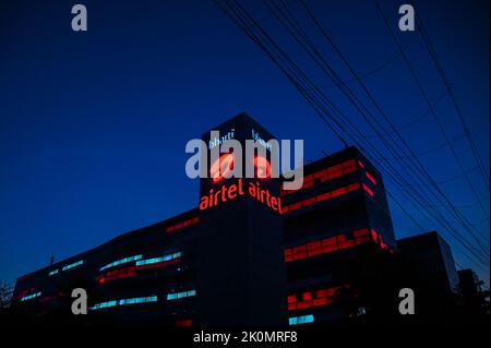 Gurugram, India. 12th Set, 2022. Un edificio di uffici Bharti Airtel nella foto a Gurugram, alla periferia di Nuova Delhi. Airtel dice che il suo servizio 5G sarà lanciato in un mese, che sarà probabilmente ottobre per coloro che vivono nelle città chiave della metropolitana come Delhi, Mumbai, Chennai, e alcuni altri entro la fine del 2023, come da media relazioni. (Foto di Kabir Jhangiani/Pacific Press) Credit: Pacific Press Media Production Corp./Alamy Live News Foto Stock