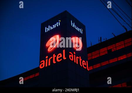 Gurugram, India. 12th Set, 2022. Un edificio di uffici Bharti Airtel nella foto a Gurugram, alla periferia di Nuova Delhi. Airtel dice che il suo servizio 5G sarà lanciato in un mese, che sarà probabilmente ottobre per coloro che vivono nelle città chiave della metropolitana come Delhi, Mumbai, Chennai, e alcuni altri entro la fine del 2023, come da media relazioni. (Foto di Kabir Jhangiani/Pacific Press) Credit: Pacific Press Media Production Corp./Alamy Live News Foto Stock