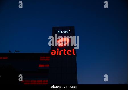 Gurugram, India. 12th Set, 2022. Un edificio di uffici Bharti Airtel nella foto a Gurugram, alla periferia di Nuova Delhi. Airtel dice che il suo servizio 5G sarà lanciato in un mese, che sarà probabilmente ottobre per coloro che vivono nelle città chiave della metropolitana come Delhi, Mumbai, Chennai, e alcuni altri entro la fine del 2023, come da media relazioni. (Foto di Kabir Jhangiani/Pacific Press) Credit: Pacific Press Media Production Corp./Alamy Live News Foto Stock