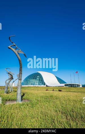 Kutaisi, Georgia - Settembre 2022: Edificio del Parlamento a Kutaisi, Georgia. Un nuovo punto di riferimento architettonico moderno nella città di Kutaisi Foto Stock