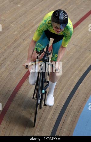 Sarah ROY of Australia nella gara di 3000m medaglia di bronzo di Pursuit individuale femminile ai giochi del Commonwealth del 2022 nel Velodrome, Queen Elizabeth Olympic Park, Londra. Foto Stock