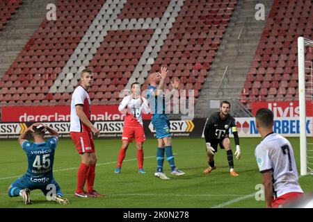 UTRECHT - Guillem Rodriguez di ADO Den Haag e Thomas Verheydt di ADO Den Haag sono delusi durante la partita olandese della divisione Kitchen Champion tra il giovane FC Utrecht e ADO Den Haag allo Stadion Galgenwaard il 12 settembre 2022 a Utrecht, Paesi Bassi. ANP| altezza olandese | Gerrit van Keulen Foto Stock