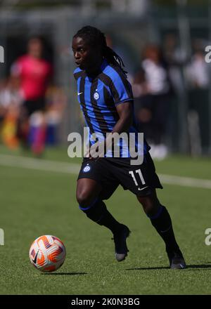 Torino, 11th settembre 2022. Tabitha Chawinga dell'Internazionale durante la Serie A Femminile Match presso il Juventus Training Centre di Torino. L'immagine di credito dovrebbe essere: Jonathan Moskrop / Sportimage Foto Stock