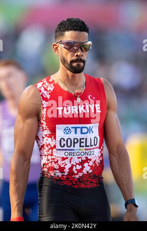 Yasmani Copello, della Turchia, si è sfidato nei 400m ostacoli maschili al World Athletics Championships, Hayward Field, Eugene, Oregon USA, il 17th luglio Foto Stock