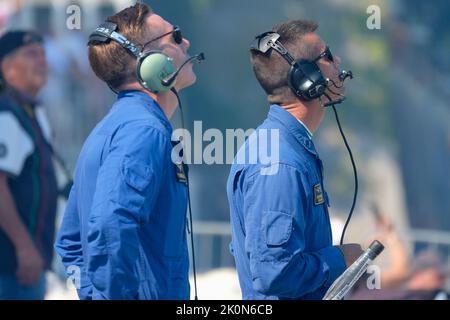 Lo squadrone acrobatico nazionale italiano PAN 'frecce Tricolori' durante lo spettacolo a Desenzano del Garda, Brescia, 10 settembre 2022 Foto Stock