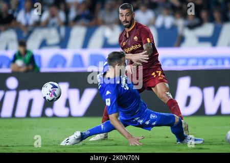 Empoli, Italia. 12th Set, 2022. Leonardo Spinazzola di AS Roma durante la Serie Un incontro tra Empoli e Roma allo Stadio Carlo Castellani di Empoli il 12 settembre 2022. Credit: Giuseppe Maffia/Alamy Live News Foto Stock