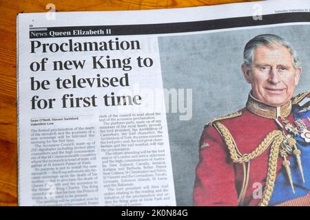 'Proclamazione del nuovo Re da teletrasmettere per la prima volta' l'articolo del giornale The Times clipping King Charles III 10 settembre 2022 Londra UK Foto Stock